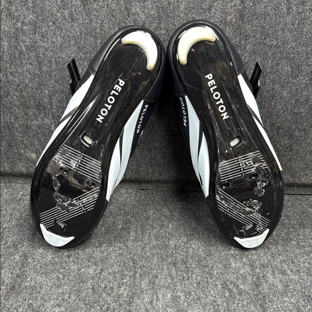 Peloton size 47 Men’s Black and Red Cycling Shoes - Picture 8 of 9